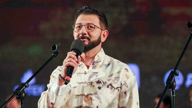 Михаил Галустян вышел в свет со своей новой девушкой Лилией Киосе