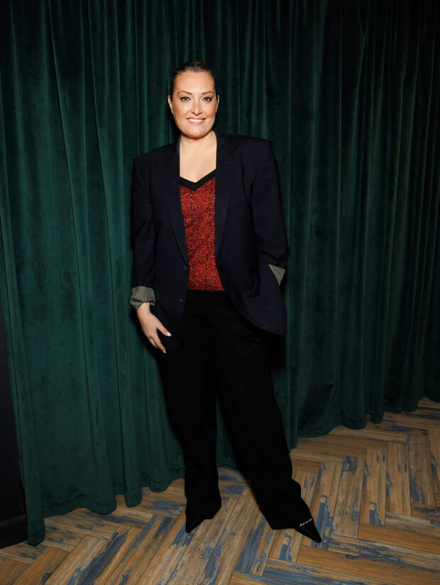 Изгои: Амалия Мордвинова, Александр Устюгов и Евгения Ахременко Изгои: Амалия Мордвинова, Александр Устюгов и Евгения Ахременко