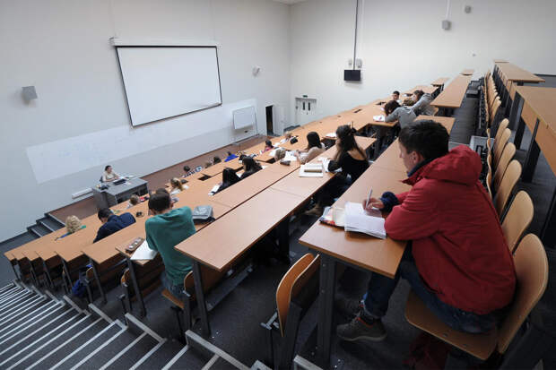 Семи российским вузам объявили предостережение