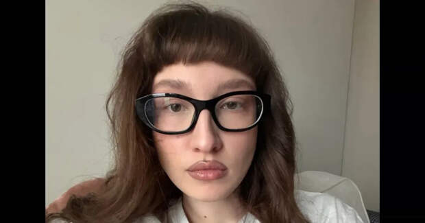 Блогерша Лиза Барашик посетила показ Miu Miu на Неделе моды в Париже