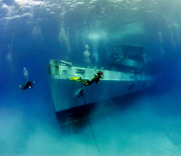Судно USS Kittiwake на Каймановых островах.