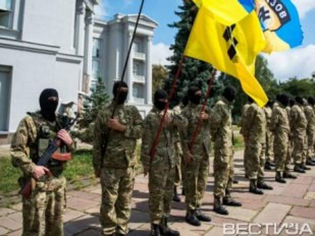 Новобранцы «Азова» отправились из Киева в зону АТО