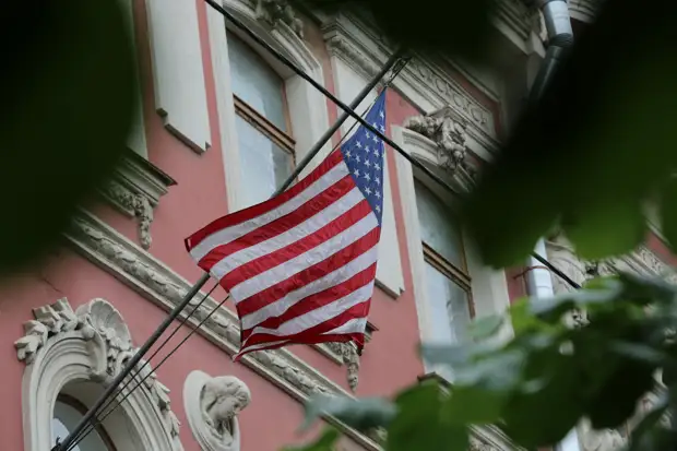 Осталось запретить медведей: жителей США ужасают санкции Байдена против России, все больше превращающиеся в антиамериканские