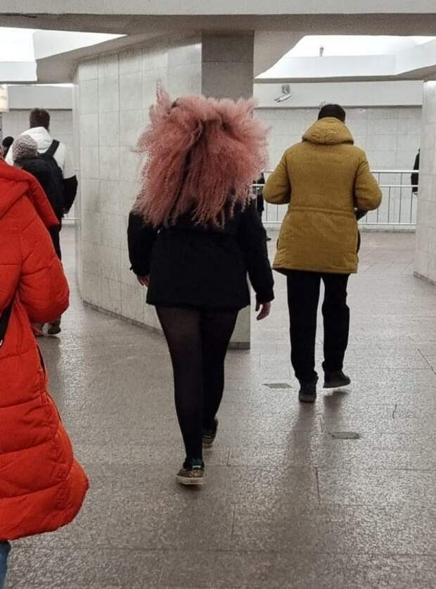Чудаки и модники из метро