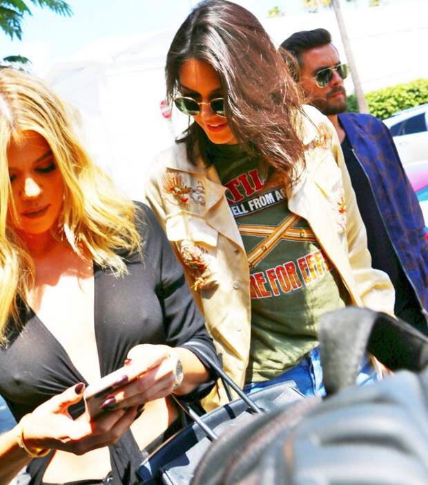 31-летняя Хлои Кардашян (Khloe Kardashian без бюстгальтера