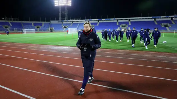 Карпин объяснил, почему не может в матче с Кипром оставить в запасе всех, кто висит на карточках