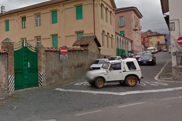 A Building On Viale Francesco Grifoni In Amatrice