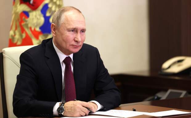 Владимир Путин подписал закон о полном запрете пропаганды ЛГБТ, педофилии и смены пола