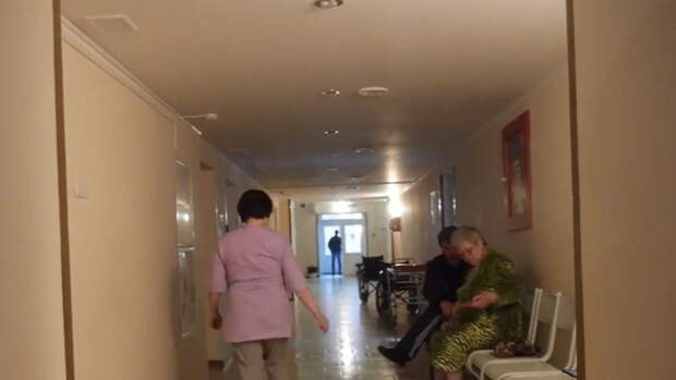 В Омске врачи отправили домой ветерана ВОВ с двумя переломами