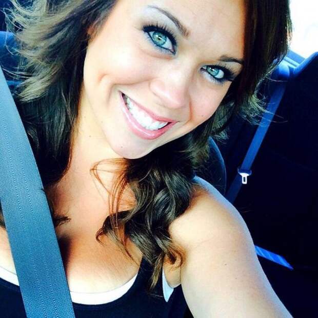 Gorgeous ladies with beautiful cheek dimples (32 Photos)