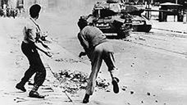 Советские танки в центре Берлина, 17 июня 1953 года 