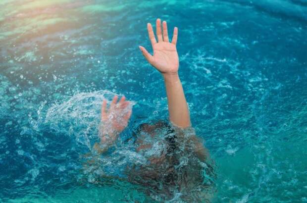Как не утонуть во время купания в воде
