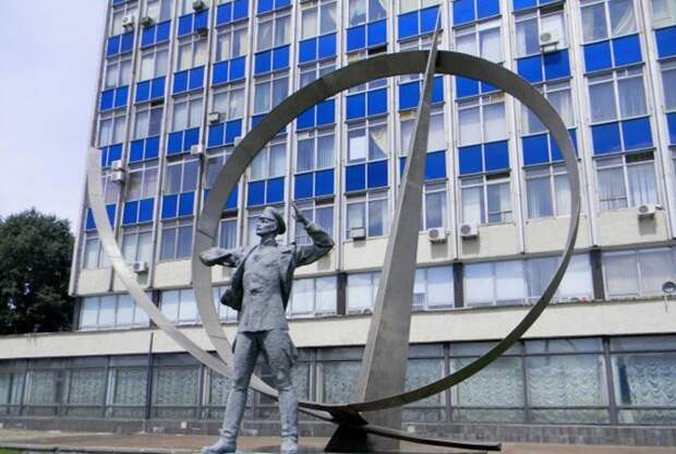 В Киеве, в районе Святошино, друг за другом садятся вертолеты