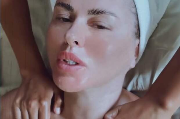 Певица Анна Семенович опубликовала видео без одежды