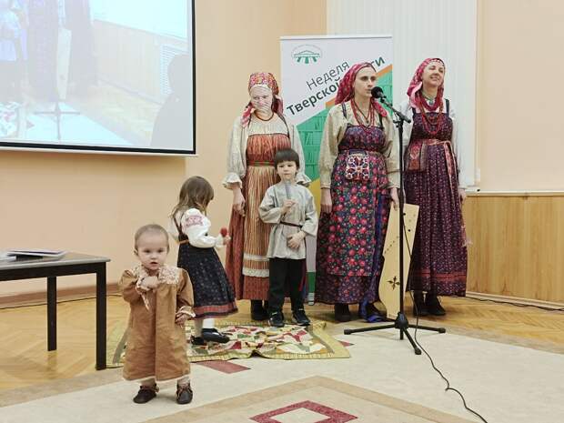 На Неделе тверской книги презентован сборник «Я родился», который вошел в подарочный набор для новорожденных