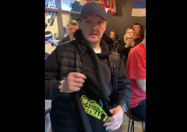 Александр Сторожук и Зотов встретились в баре с болельщиками «Арсенала»