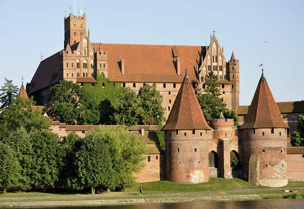 File:Malbork (DerHexer) 2010-07-14 322.jpg