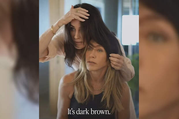 Актриса Энистон заявила, что может снова стать брюнеткой