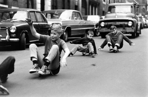 35. Мальчики на скейтбордах, Нью-Йорк, 1960-е детство, прошлое, фотография