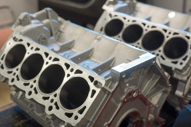 Двигатели большинства современных машин имеют блок цилиндров из сплава на основе алюминия. | Фото: koenigsegg.com.