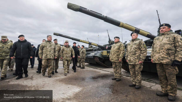 Порошенко перевел ВПК Украины на особый режим работы и усилил охрану режимных объектов