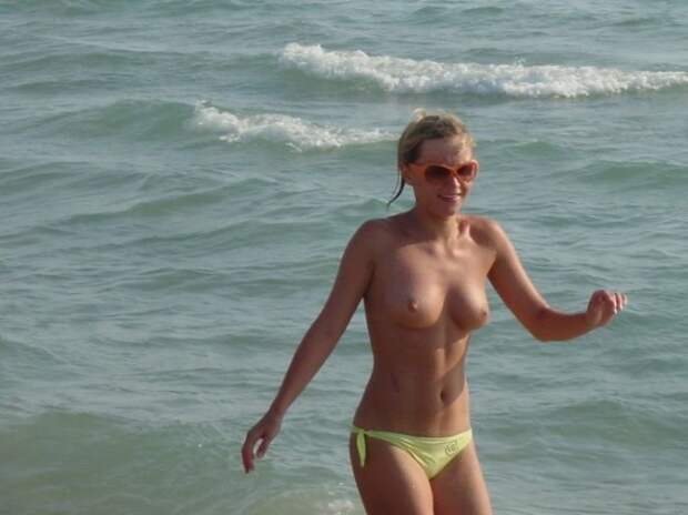 Топлес на пляже красивые девушки