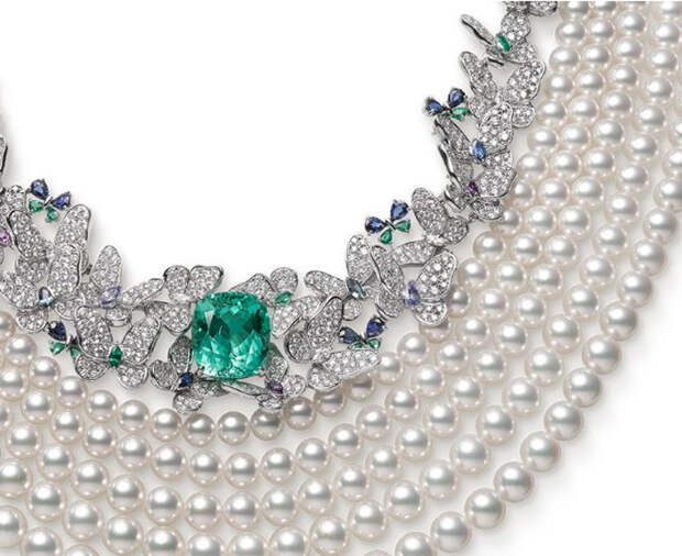 Современное колье марки Mikimoto. Современное колье марки Mikimoto.
