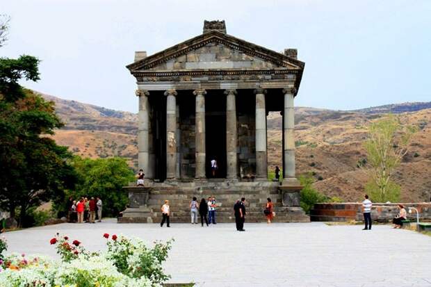10. Храм Михра в Гарни hram-mihra-v-garni