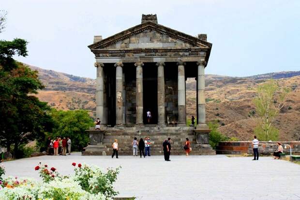 hram-mihra-v-garni