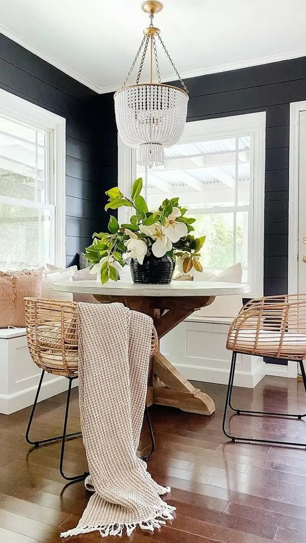 Привет из прошлого? 6 интерьеров со стильными кухонными уголками