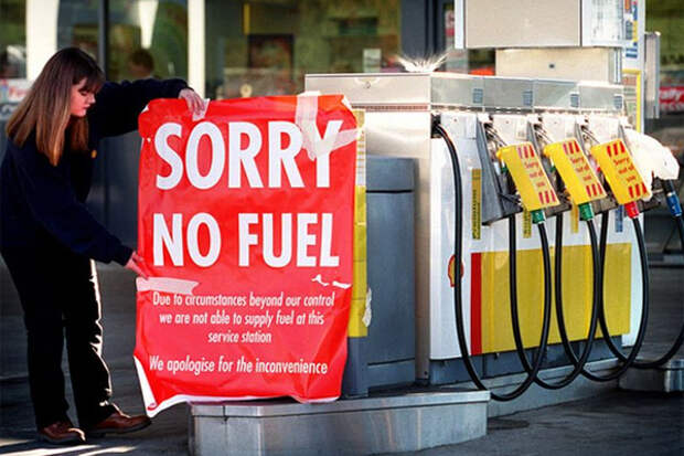 АЗС нет топлива Colonial бензин