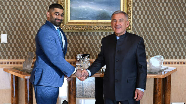 Рустам Минниханов встретился с первым Генеральным консулом Республики Индии в Казани господином Джейсундхаром