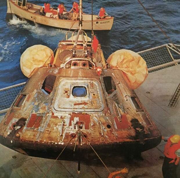 Командный модуль Аполлон 8 после возвращения на Землю, 27 декабря 1968 года, Тихий океан запуск, космические корабли, космодром, космос, красота, фотомир