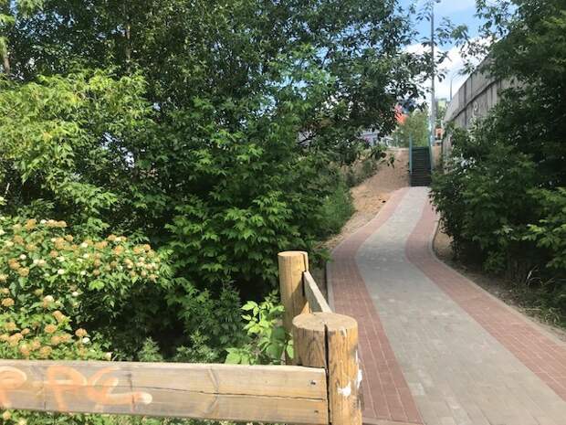 Обустройство спуска в «Долгие пруды» подходит к завершению Фото предоставлено управой