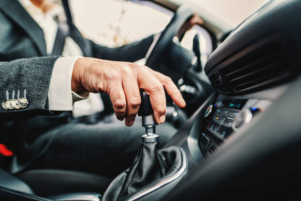 Названы способы доехать на машине с отказавшим сцеплением