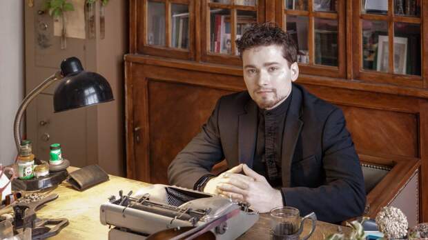 Вышла в свет книга «Литературный этаж. 100 лет на крыше Дома Нирнзее»