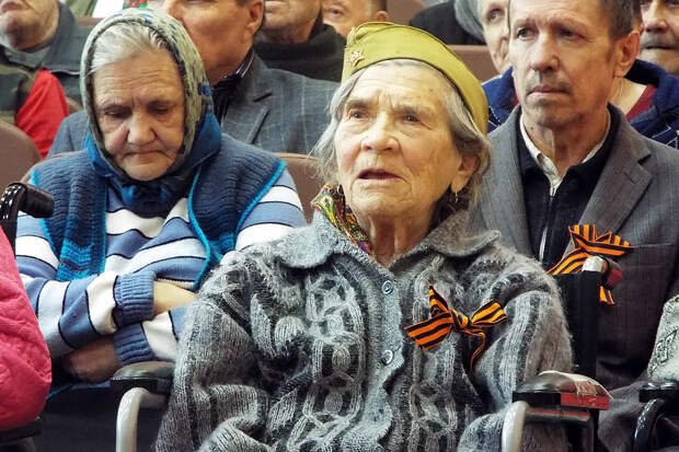 Пожилой – значит одинокий? Как можно помочь бабушкам и дедушкам, у которых никого нет. Часть 1
