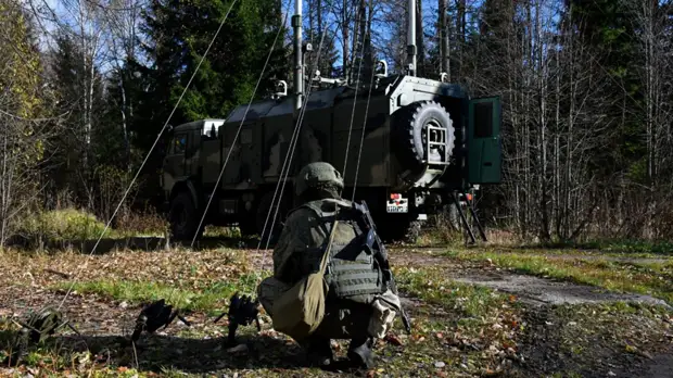 В Подмосковье прошли учения связистов танковой армии