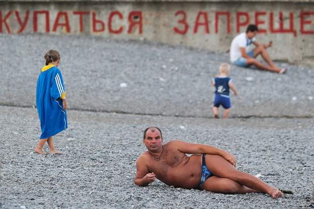 Пляж на Черном море в Ялте