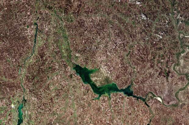 Просторы России: 19 фото из космоса