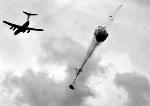 Нв учениях «Запад-81» три экипажа десантировались внутри БМД.