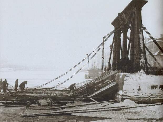 Обрушение Египетского моста, 1905 | Фото: offbeatpiter.ru