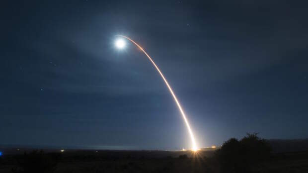 США запустят 2 межконтинентальные ракеты для "демонстрации готовности ядерных сил"