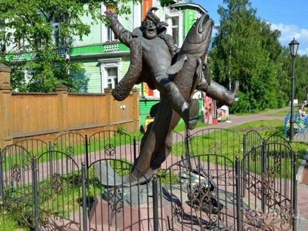 необычные памятники России, нелепые памятники России