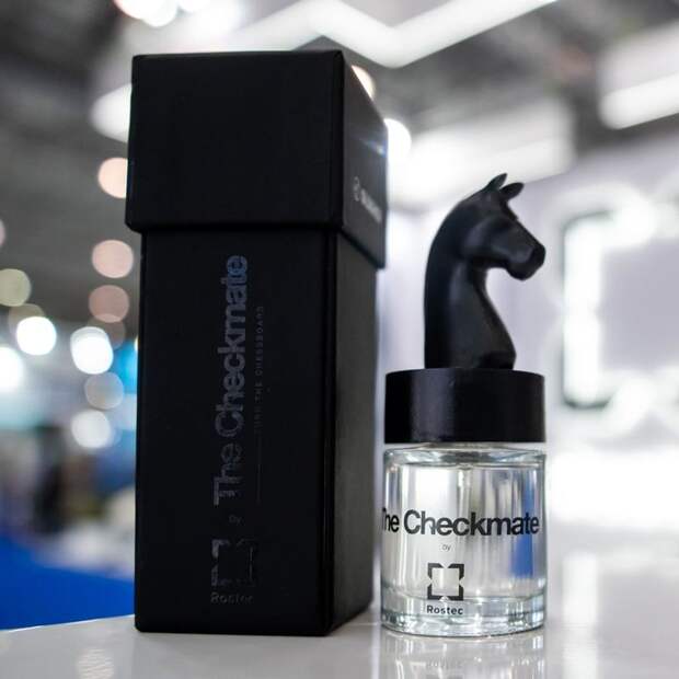 7 духов с запахом России: зима, Чебурашка, истребитель Checkmate и другие