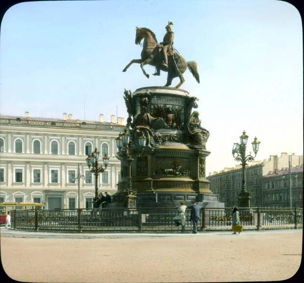 Санкт-Петербург. Памятник Николаю I на Исаакиевской площади