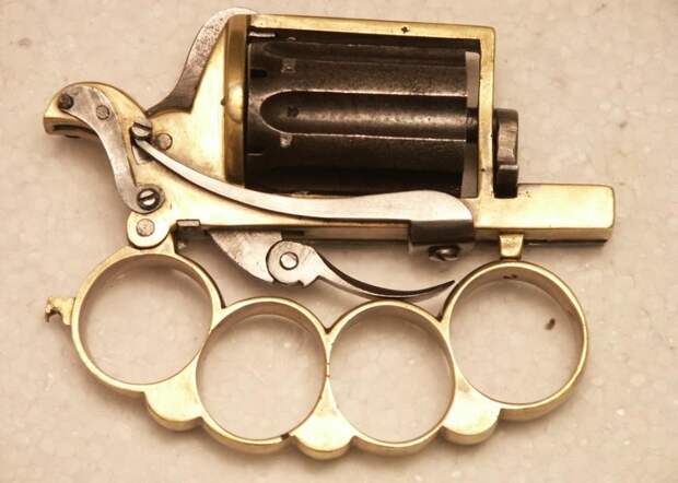 Revolver knuckle dagger (Apache)