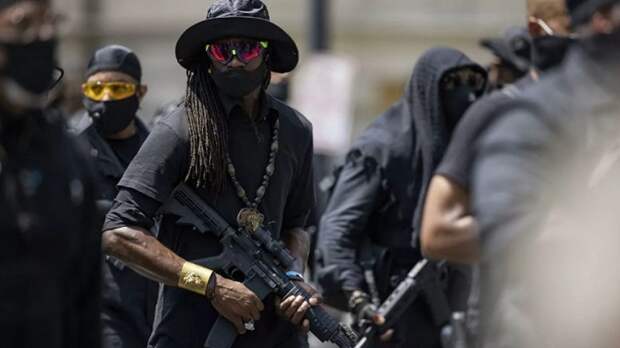 В Америке отменяют полицию: города оккупируют вооруженные боевики