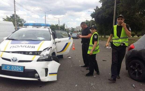 Патрульная полиция Киева за год разбила 150 автомобилей Toyota Prius (8 фото)