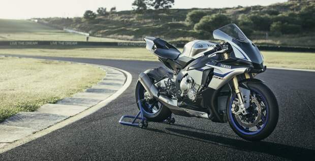 Новый супербайк Yamaha YZF-R1M вновь доступен для заказа